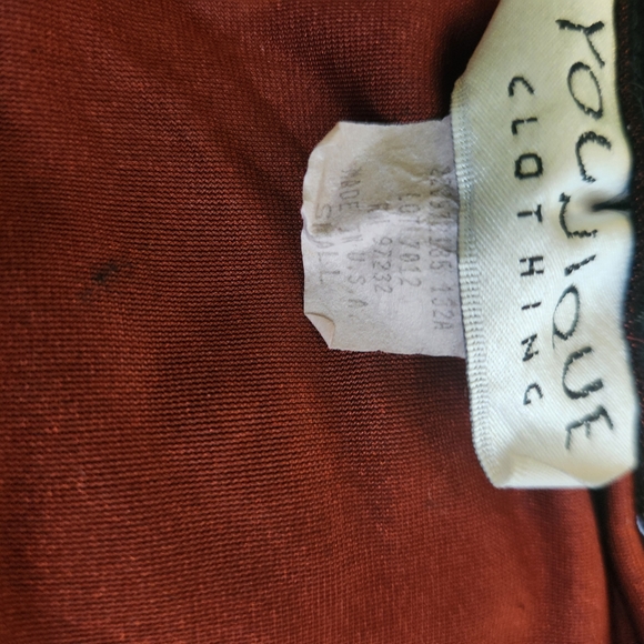 Retro red/black velvet feel tiny top from Younique size small - Picture 4 of 4